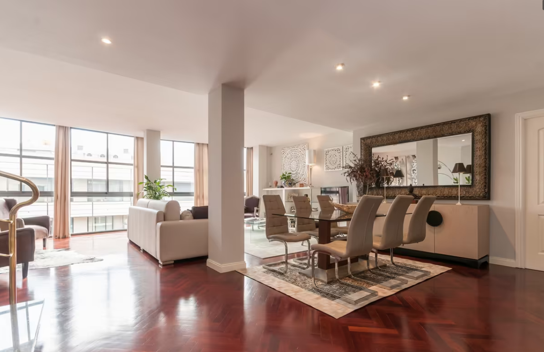 Apartment in L'Eixample, Barcelona, Spain 6 bedrooms, 275 sq.m. No. 40904