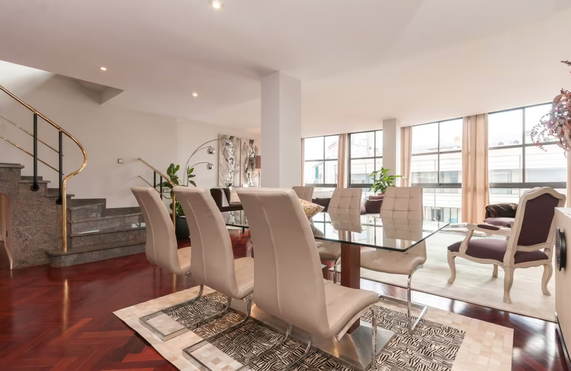 Apartment in L'Eixample, Barcelona, Spain 6 bedrooms, 275 sq.m. No. 40904
