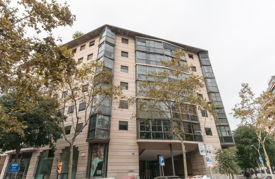Apartment in L'Eixample, Barcelona, Spain 6 bedrooms, 275 sq.m. No. 40904
