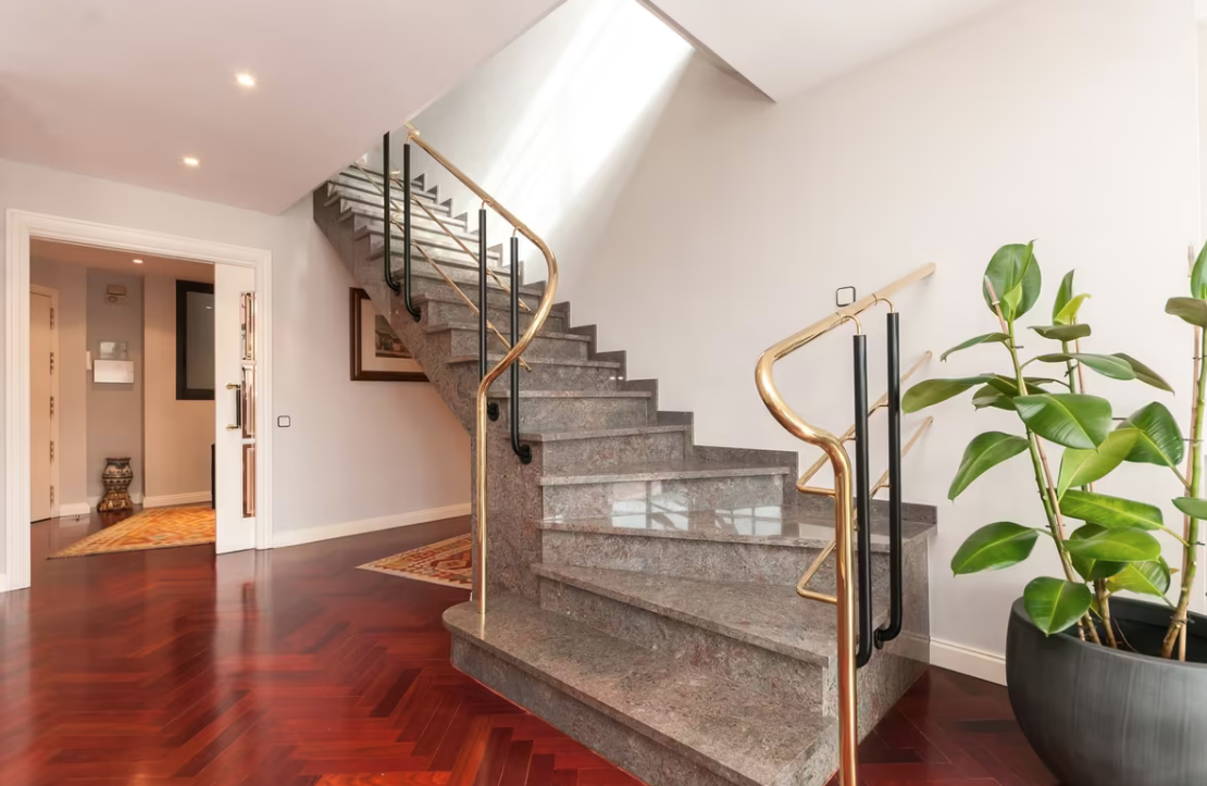 Apartment in L'Eixample, Barcelona, Spain 6 bedrooms, 275 sq.m. No. 40904