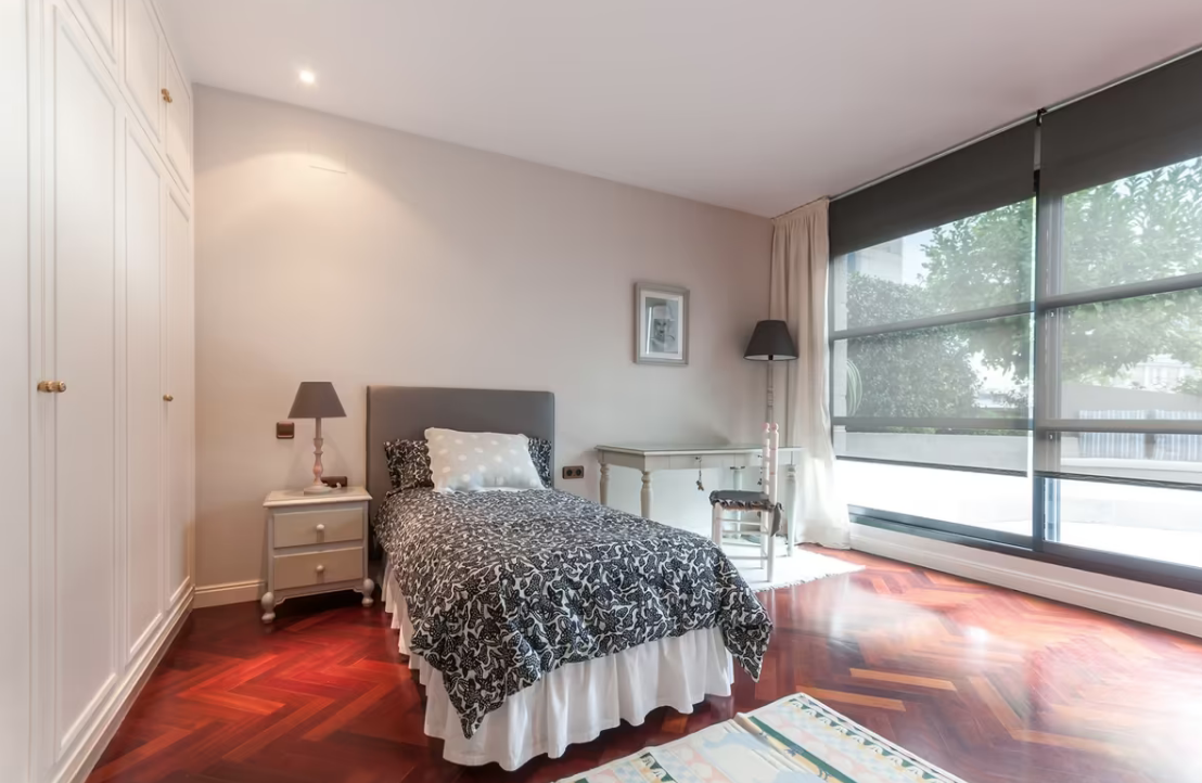 Apartment in L'Eixample, Barcelona, Spain 6 bedrooms, 275 sq.m. No. 40904