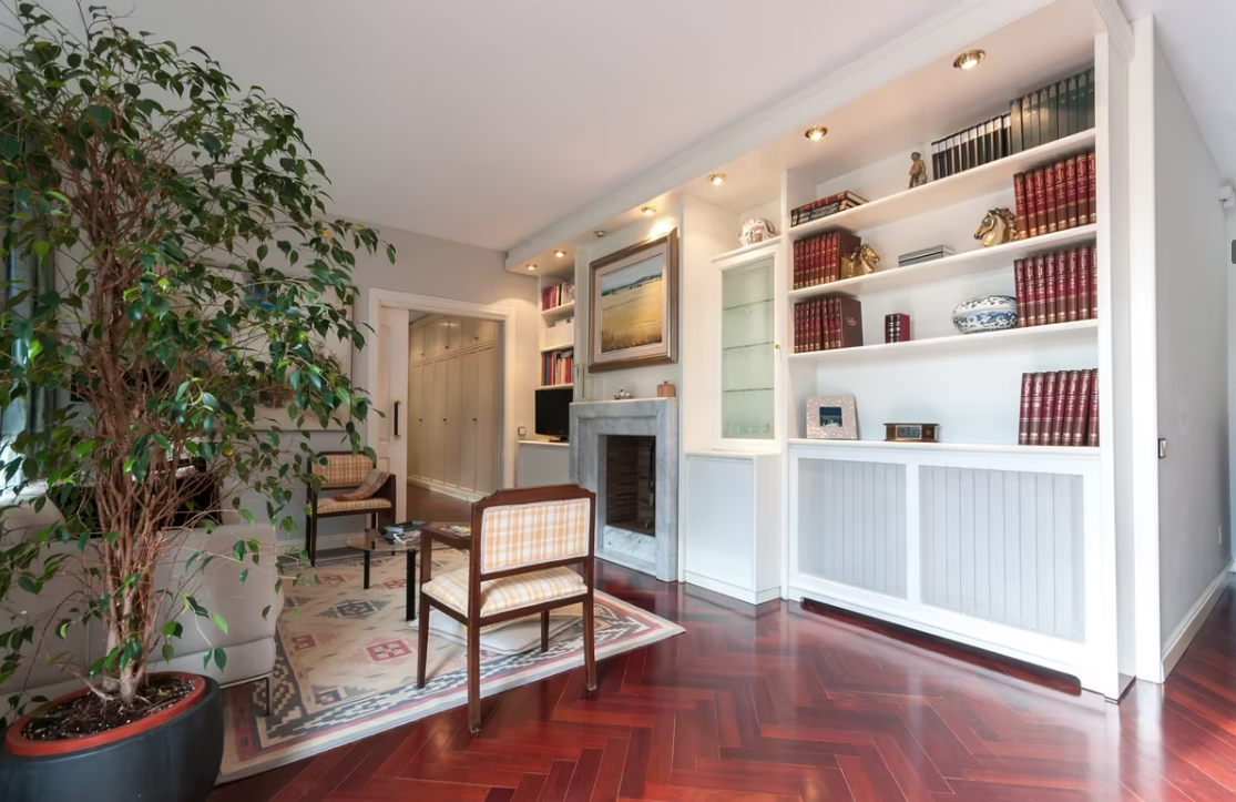 Apartment in L'Eixample, Barcelona, Spain 6 bedrooms, 275 sq.m. No. 40904