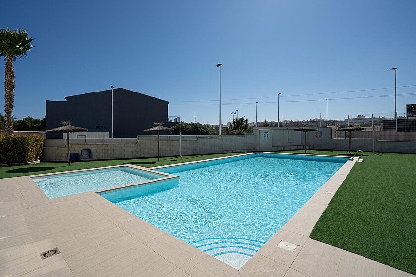 Bungalow in Torrevieja, Alicante, Spain 3 bedrooms, 81 sq.m. No. 103373