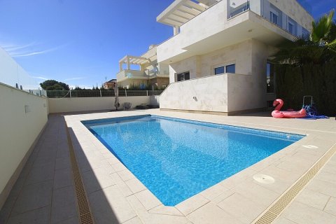 Villa in La Zenia, Alicante, Spain 5 bedrooms, 306 sq.m. No. 103370