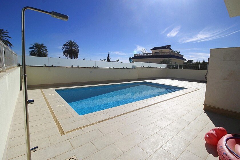 Villa a La Zenia, Alicante, Spagna 5 camere da letto, 306 mq. N° 103370