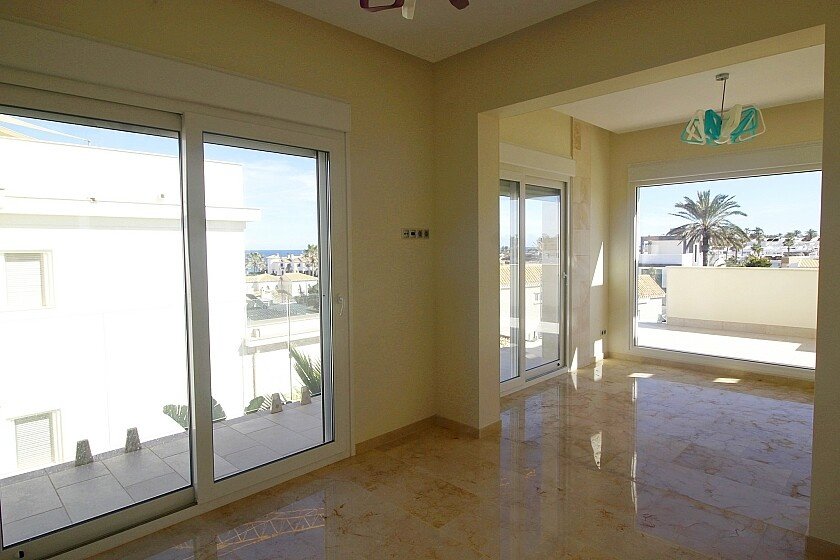Villa a La Zenia, Alicante, Spagna 5 camere da letto, 306 mq. N° 103370
