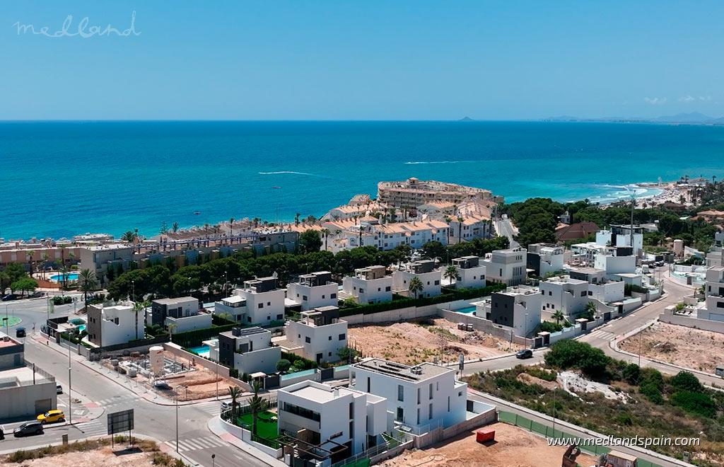 Villa in Campoamor, Alicante, Spain 4 bedrooms, 196 sq.m. No. 9384