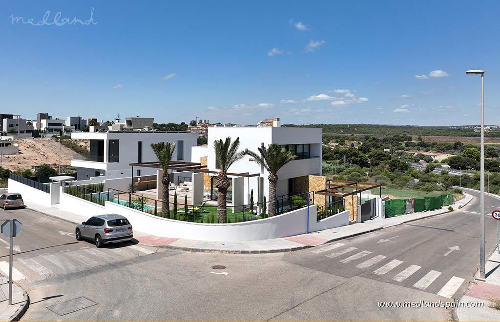 Villa in Campoamor, Alicante, Spain 4 bedrooms, 196 sq.m. No. 9384