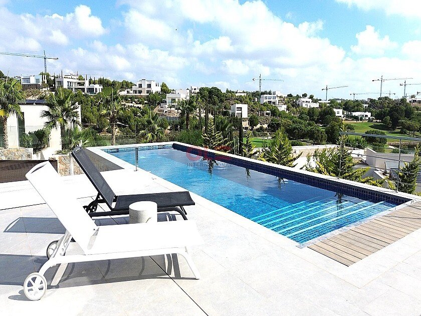 Villa in San Miguel de Salinas, Alicante, Spain 6 bedrooms, 363 sq.m. No. 111192