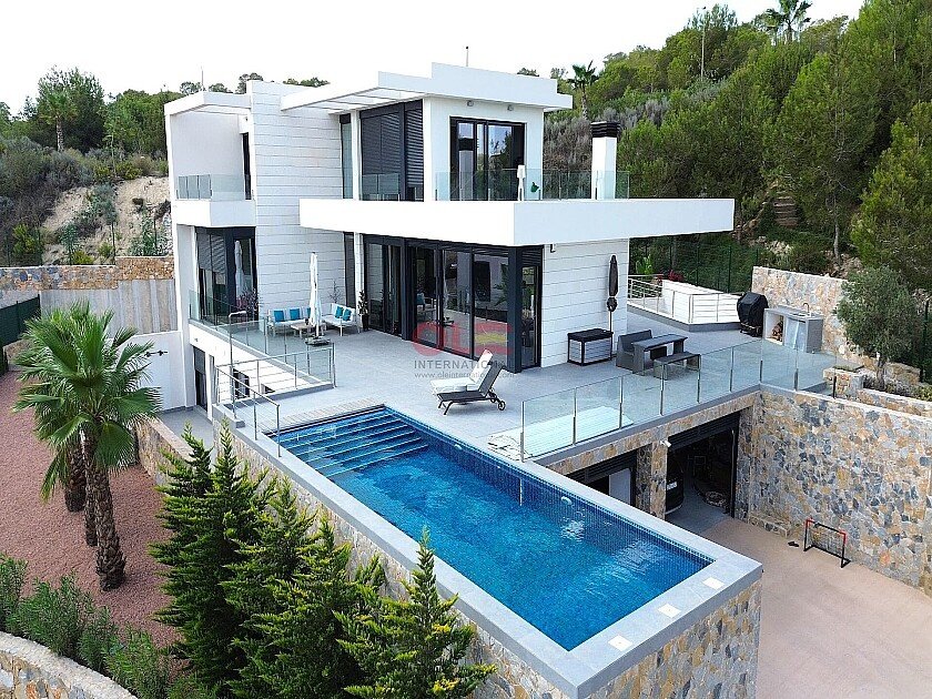 Villa in San Miguel de Salinas, Alicante, Spain 6 bedrooms, 363 sq.m. No. 111192