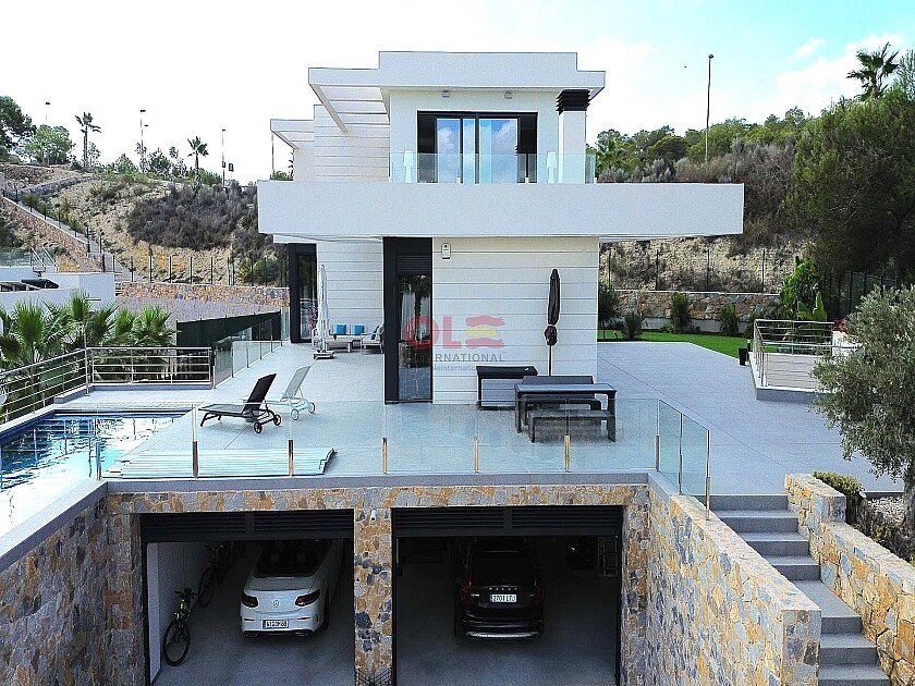 Villa in San Miguel de Salinas, Alicante, Spain 6 bedrooms, 363 sq.m. No. 111192
