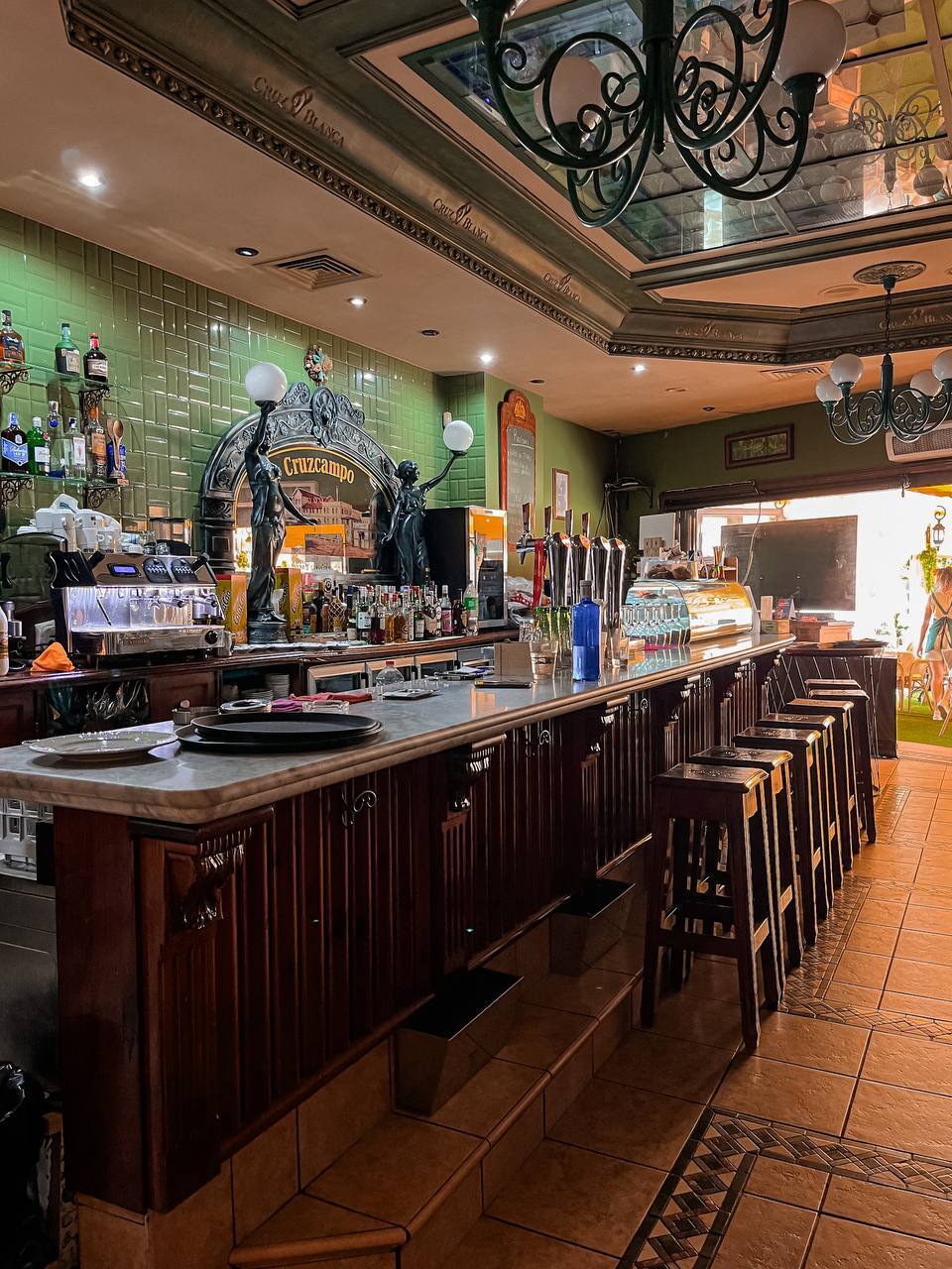 Propiedad comercial en Villajoyosa, Alicante, España No. 95230