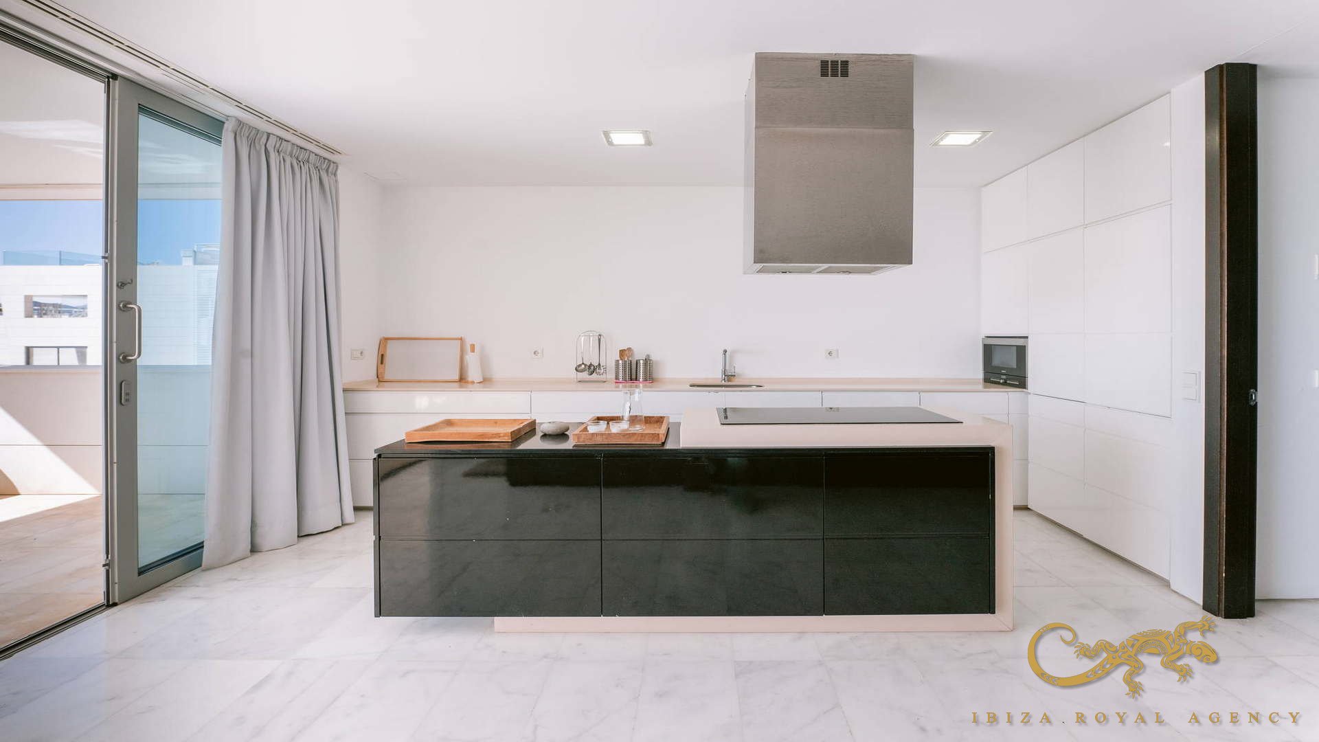 Квартира в Кап Мартине, Ивиса, Испания 3 спальни, 229м2 №129995