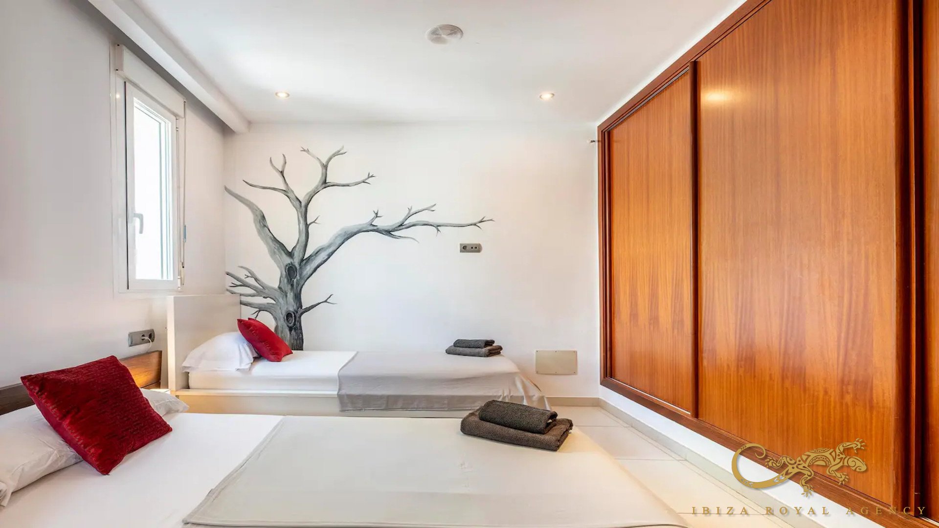 Villa in Jesus, Ibiza, Spain 5 bedrooms, 400 sq.m. No. 130024