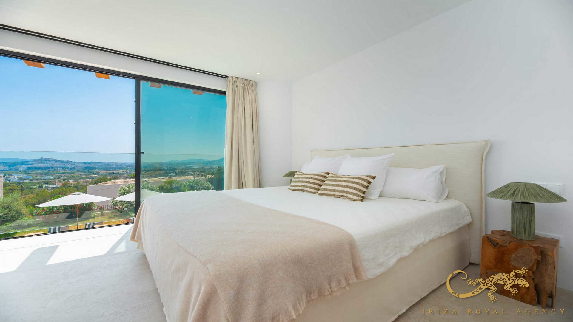 Villa i Cap Martinet, Ibiza, Spanien 5 sovrum, 415 kvm. Nr. 130030