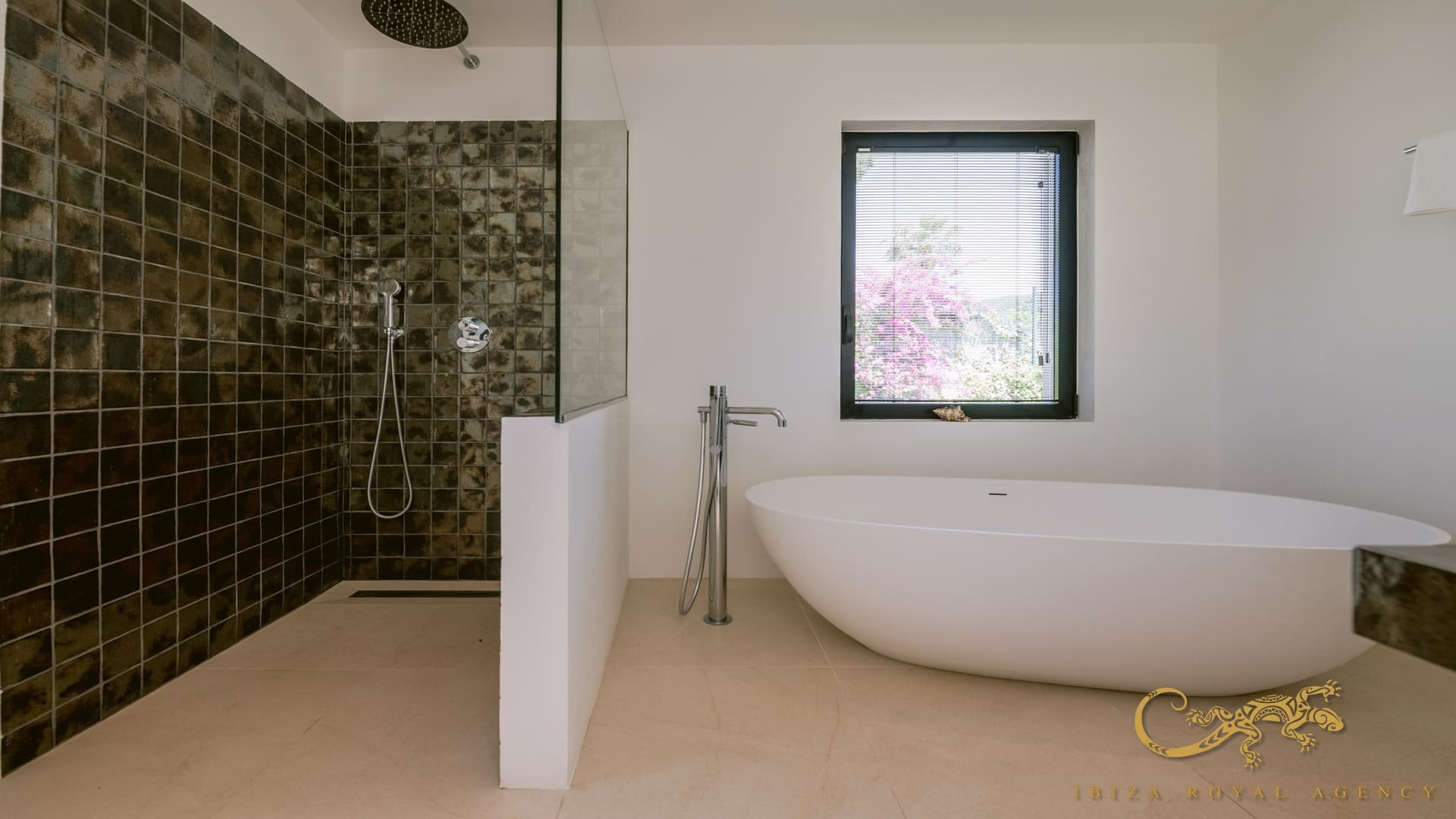 Villa en Jesus, Ibiza, España 5 dormitorios, 450 m2 No. 130012