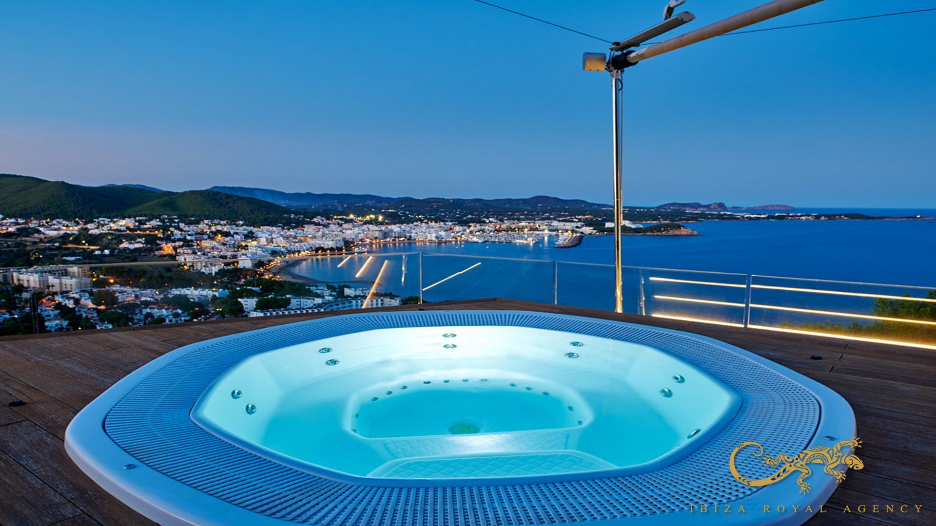 Вилла в Санта-Эулалия дель Рио, Ивиса, Испания 5 спален, 1039м2 №130022