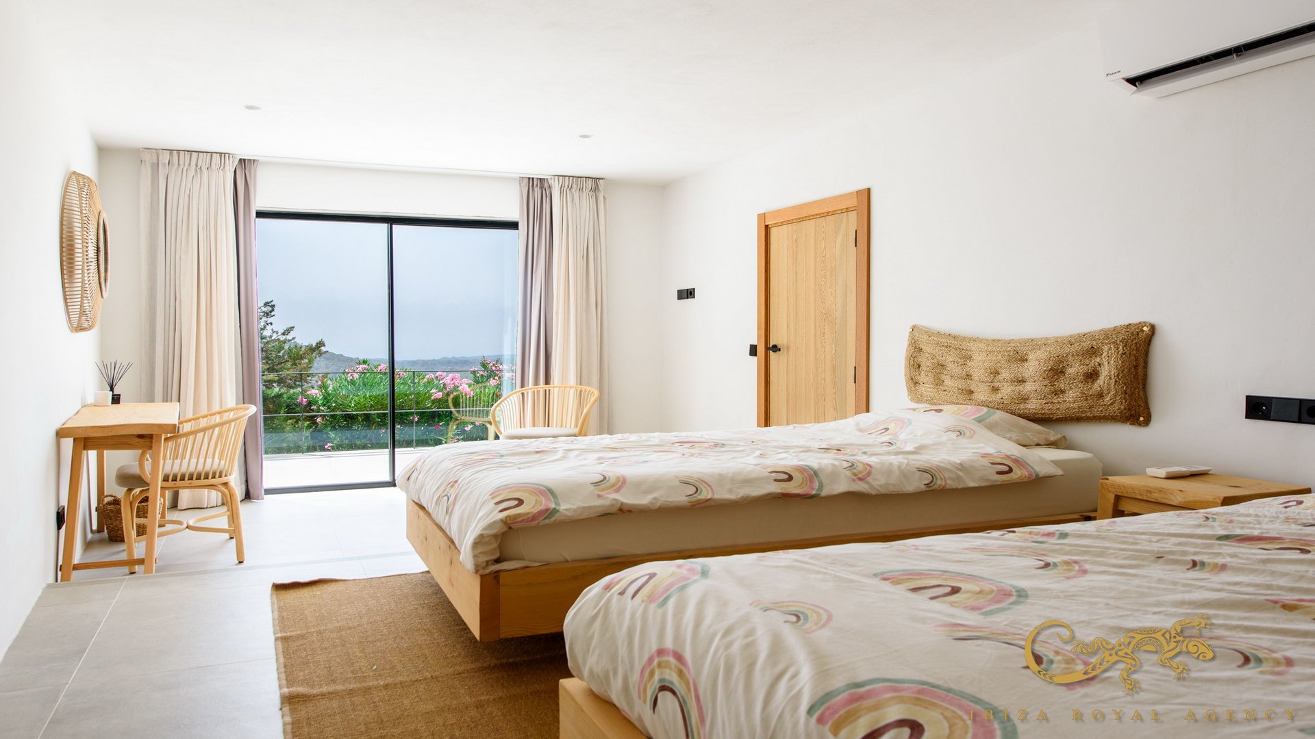 Huvila Es Cubells, Ibiza, Espanja 6 makuuhuonetta, 365 m2 No. 130008