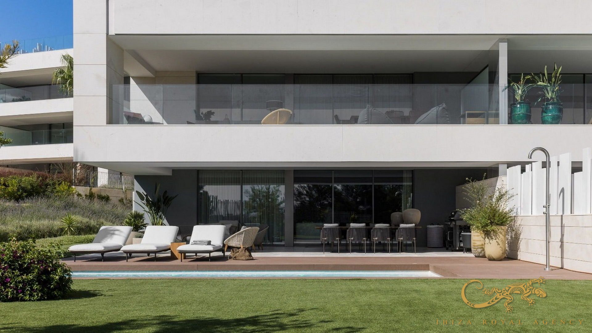 Huoneisto Cap Martinet, Ibiza, Espanja 4 makuuhuonetta, 275 m2 No. 129992