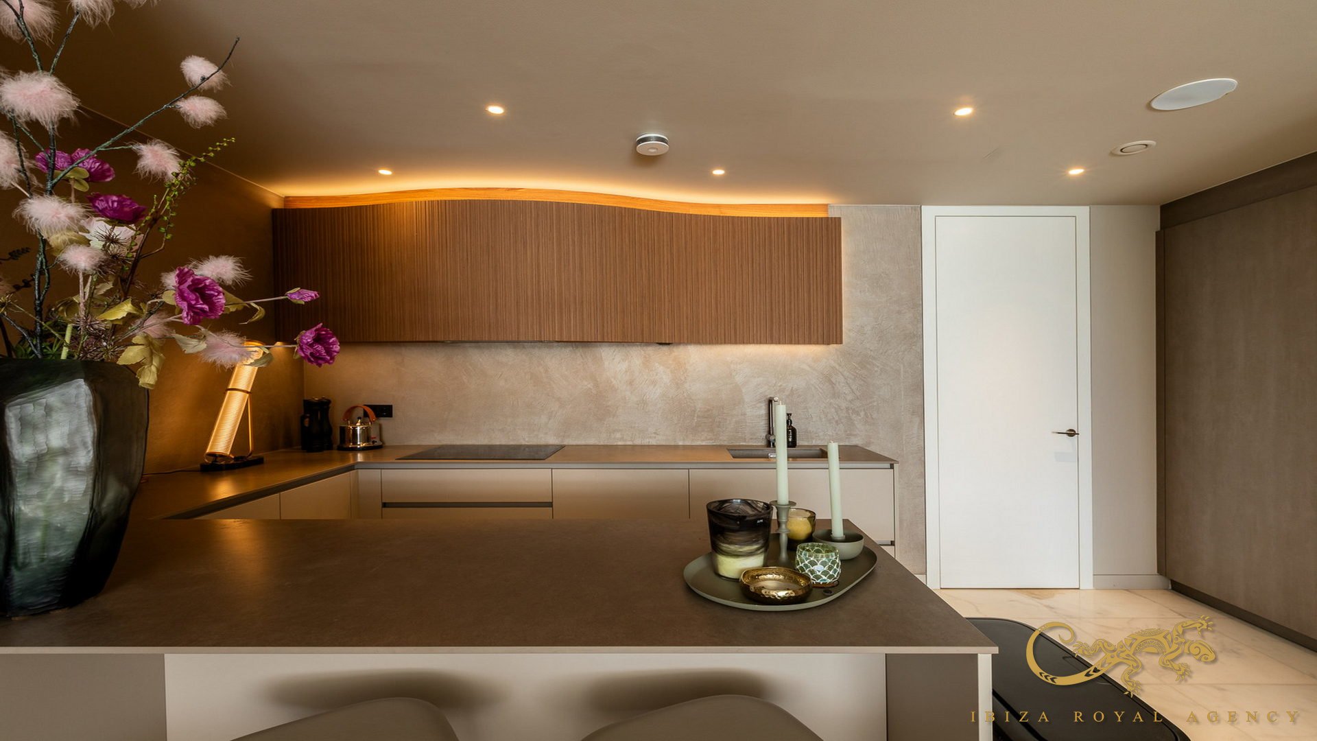 Huoneisto Cap Martinet, Ibiza, Espanja 4 makuuhuonetta, 275 m2 No. 129992