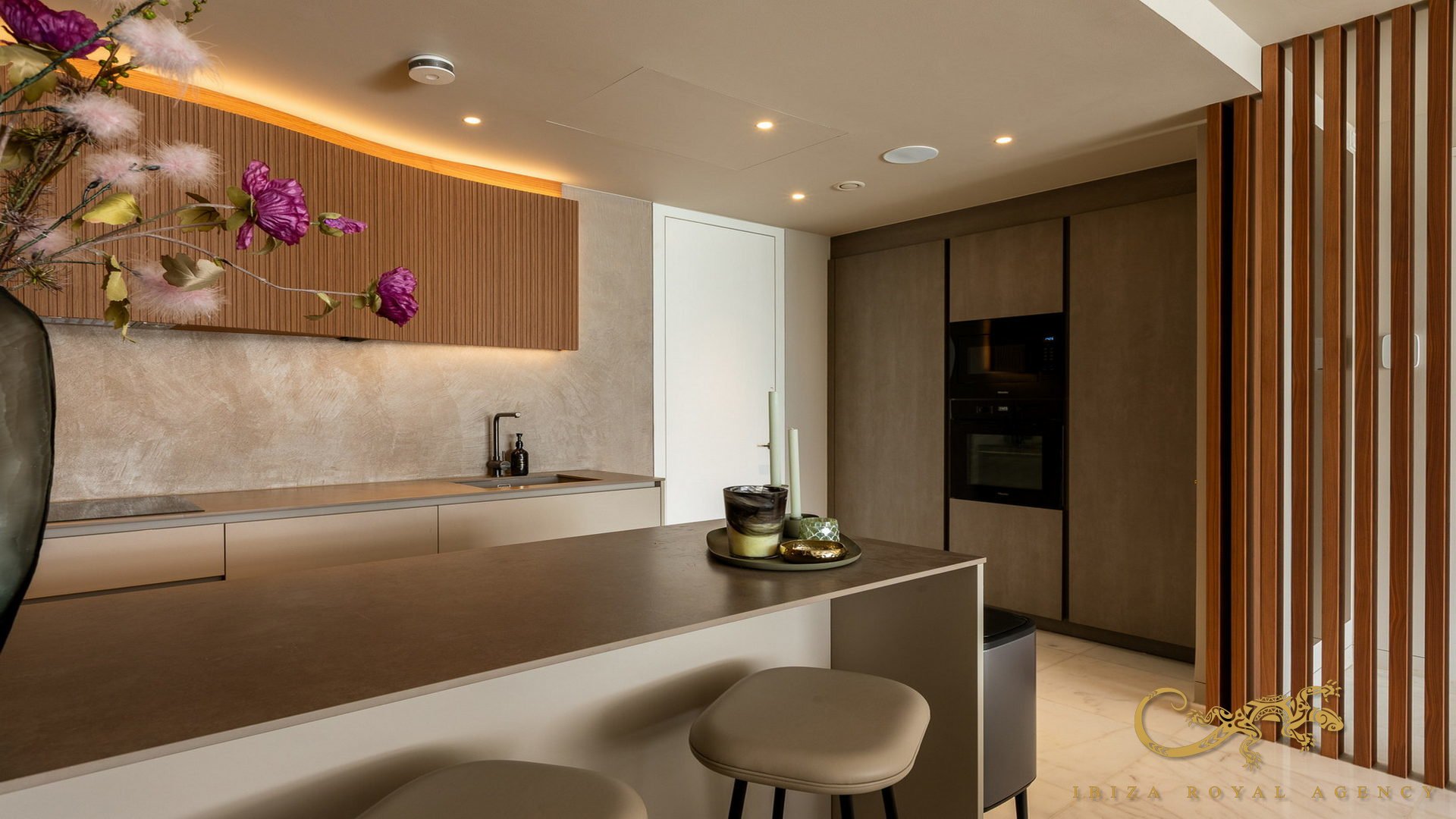 Huoneisto Cap Martinet, Ibiza, Espanja 4 makuuhuonetta, 275 m2 No. 129992
