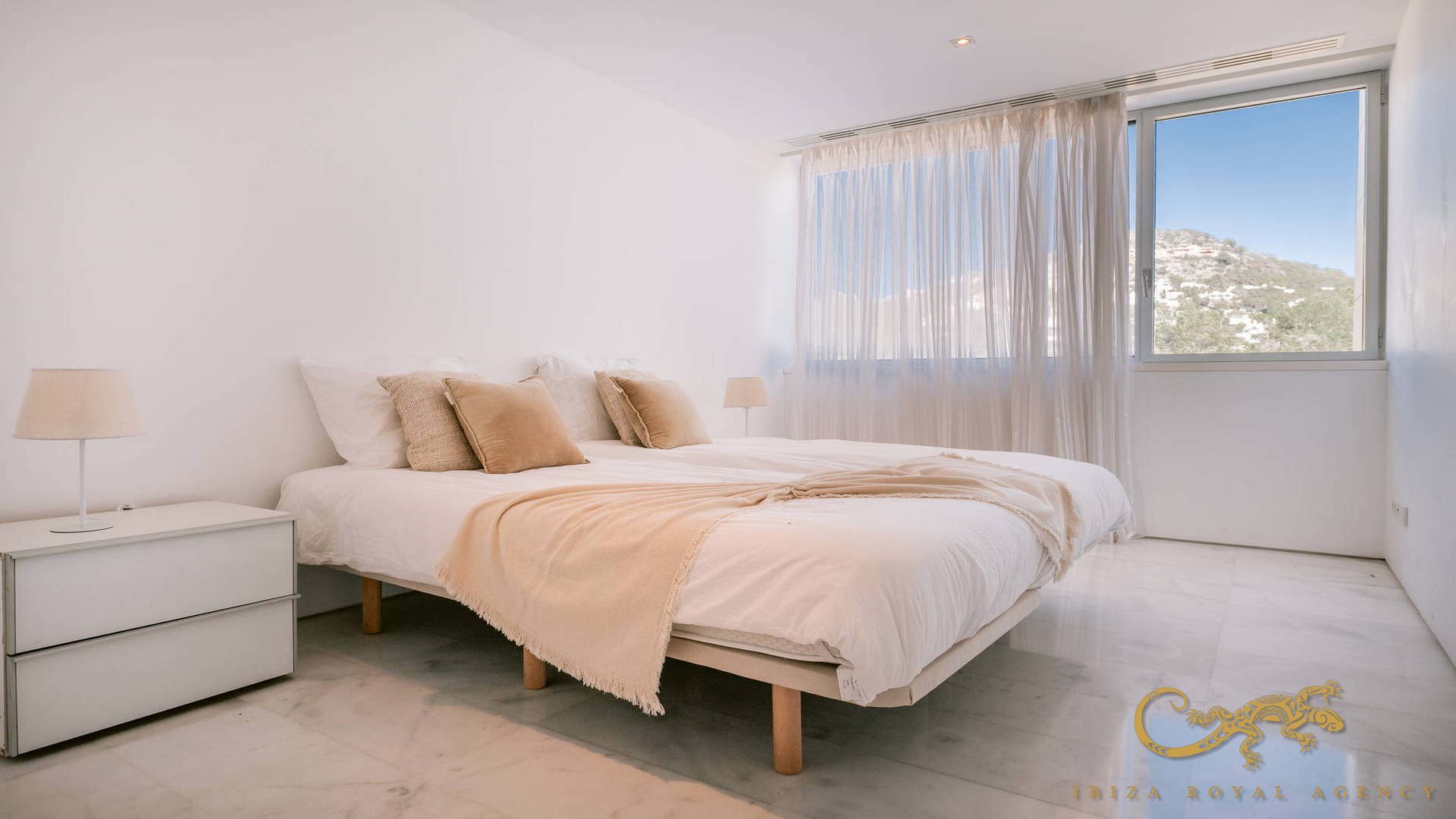 Квартира в Кап Мартине, Ивиса, Испания 3 спальни, 229м2 №129995