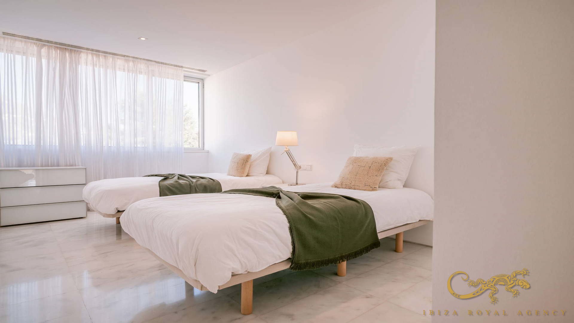 Квартира в Кап Мартине, Ивиса, Испания 3 спальни, 229м2 №129995