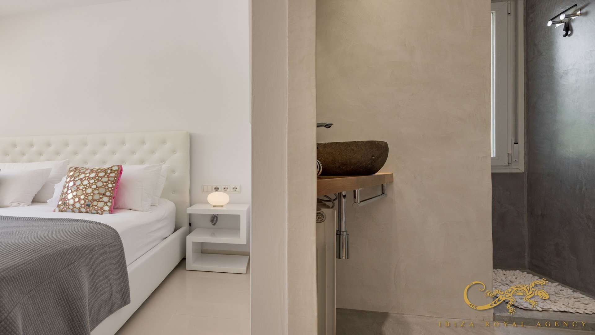 Villa in Cala Vadella, Ibiza, Spain 6 bedrooms, 461 sq.m. No. 130013