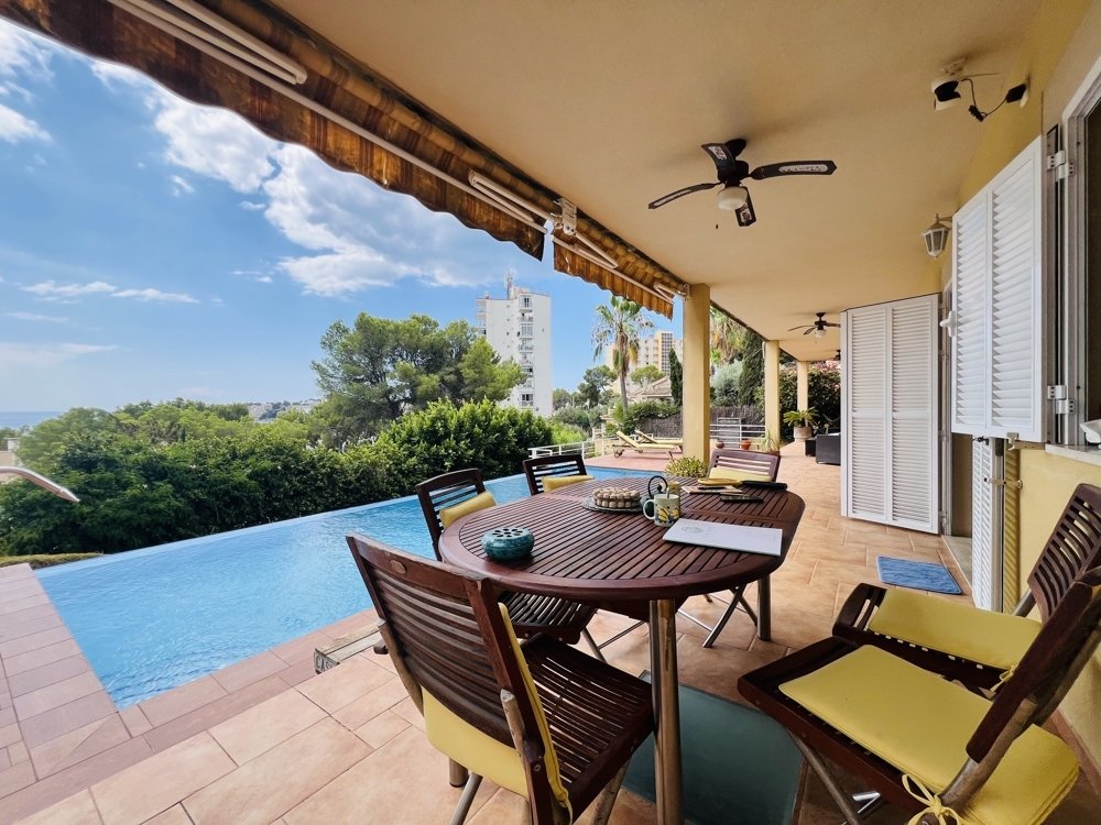 Villa in Palmanova, Mallorca, Spain 6 bedrooms, 282 sq.m. No. 129961