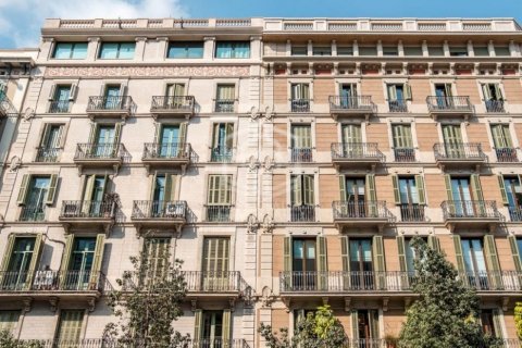Commercial property in Barcelona, Spain 2350 sq.m. No. 128016
