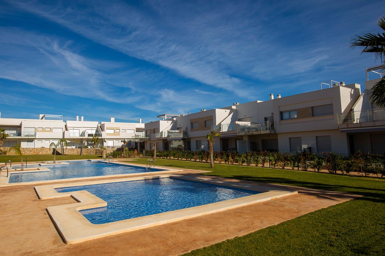 Bungalow in Alicante, Spain 2 bedrooms, 82 sq.m. No. 129049