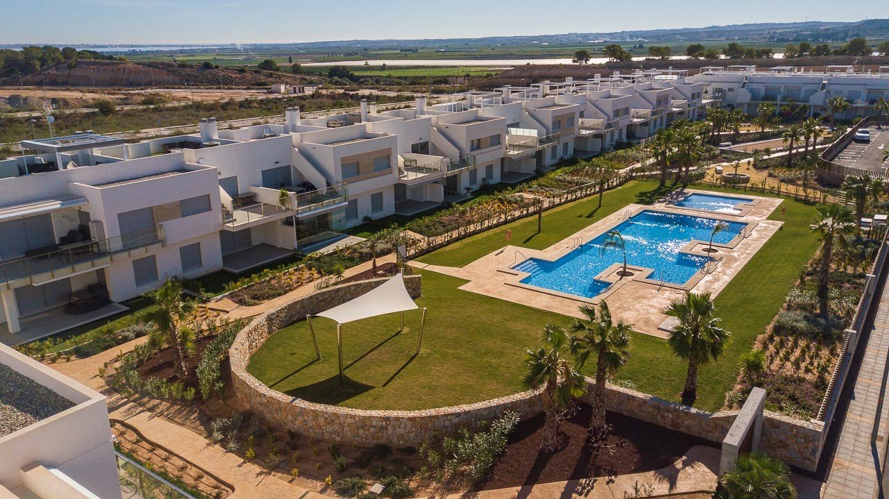 Bungalow in Alicante, Spain 2 bedrooms, 82 sq.m. No. 129049