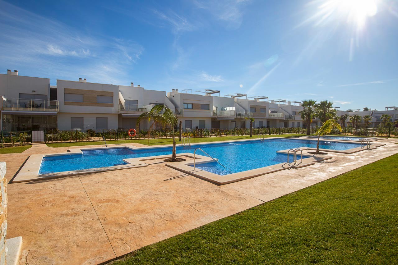 Bungalow in Alicante, Spain 2 bedrooms, 82 sq.m. No. 129049