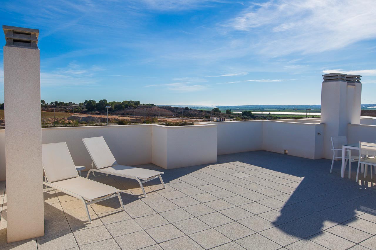 Bungalow in Alicante, Spain 2 bedrooms, 82 sq.m. No. 129049