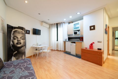 Apartment in Madrid, Spain 3 bedrooms, 102 sq.m. No. 121783