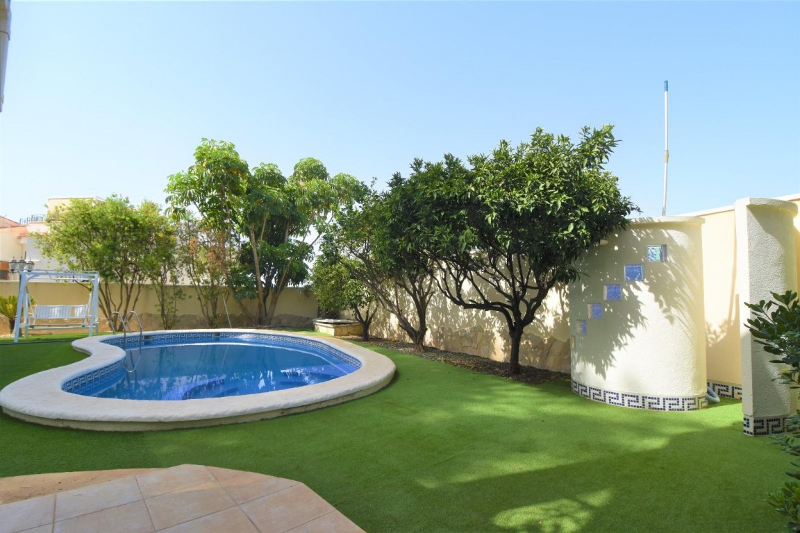 Villa à Ciudad Quesada, Alicante, Espagne 5 chambres, 360 m2 No. 125951