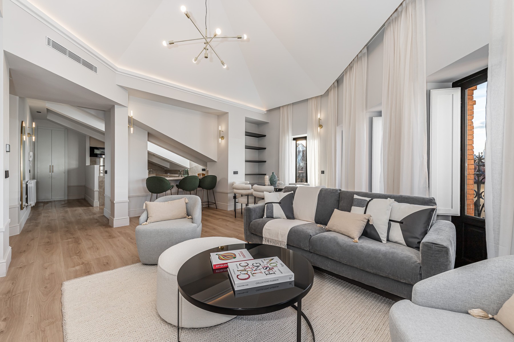 Apartamento en Madrid, España 2 dormitorios, 135 m2 No. 122767