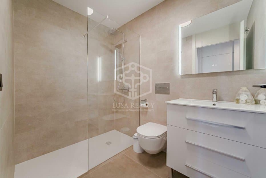 Huoneisto Adeje, Tenerife, Espanja 2 makuuhuonetta, 99 m2 No. 130903
