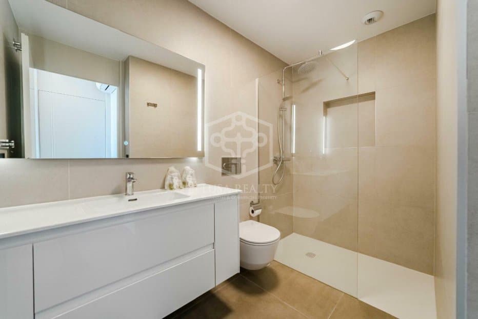 Huoneisto Adeje, Tenerife, Espanja 2 makuuhuonetta, 99 m2 No. 130903