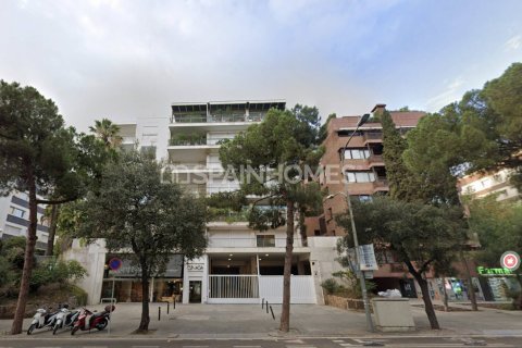 Huoneisto Barcelona, Espanja 4 makuuhuonetta, 260 m2 No. 120771