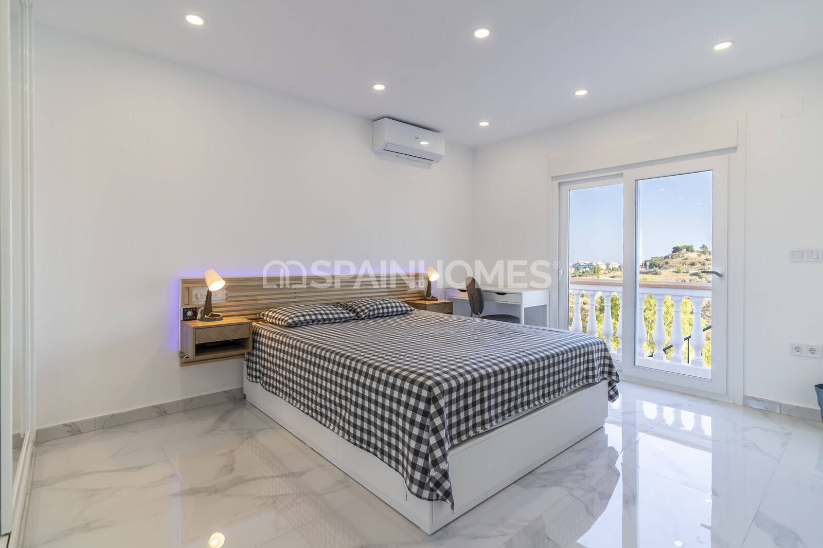 Villa i Benalmadena, Malaga, Spanien 7 sovrum, 350 kvm. Nr. 132874