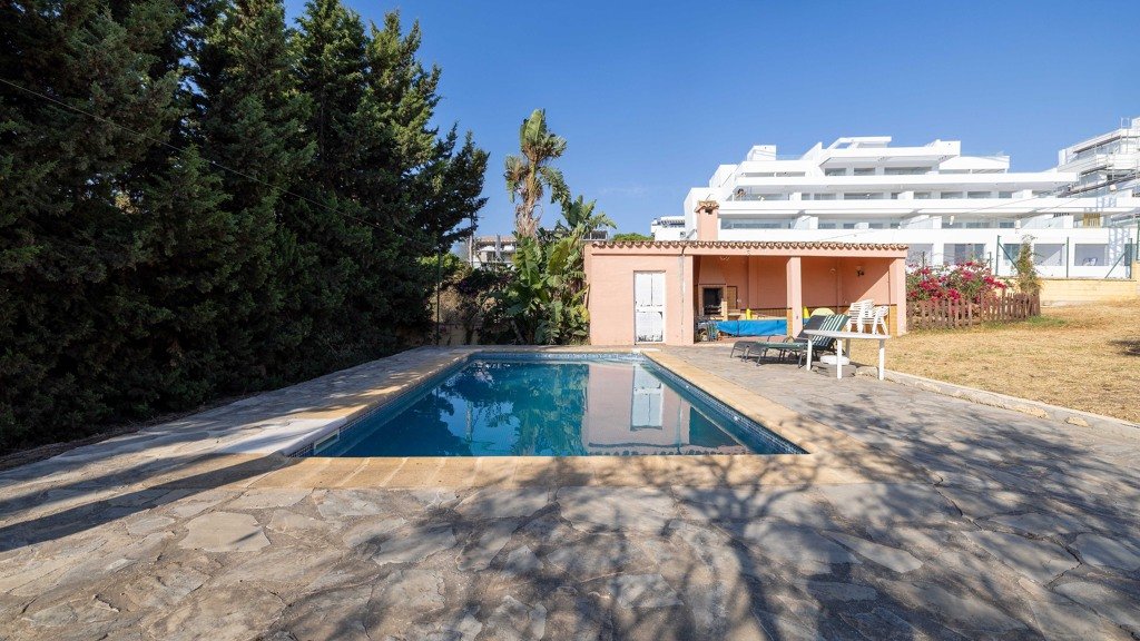 Villa in Estepona, Malaga, Spain 6 bedrooms, 264 sq.m. No. 124814