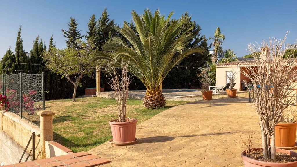Villa in Estepona, Malaga, Spain 6 bedrooms, 264 sq.m. No. 124814