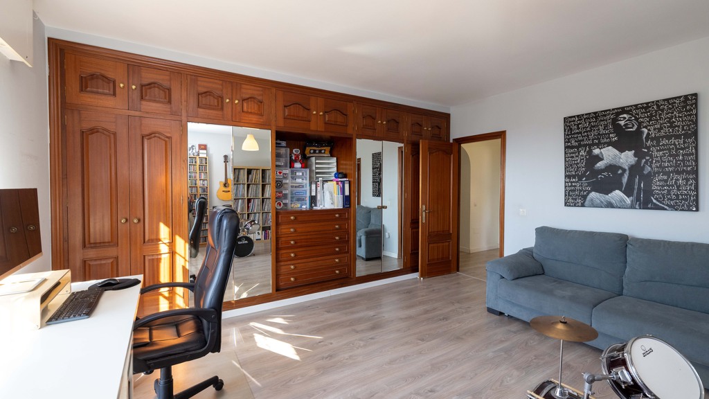 Villa in Estepona, Malaga, Spain 6 bedrooms, 264 sq.m. No. 124814