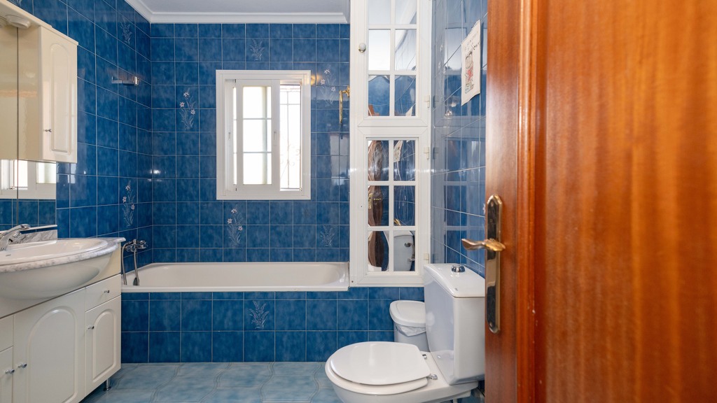 Villa in Estepona, Malaga, Spain 6 bedrooms, 264 sq.m. No. 124814