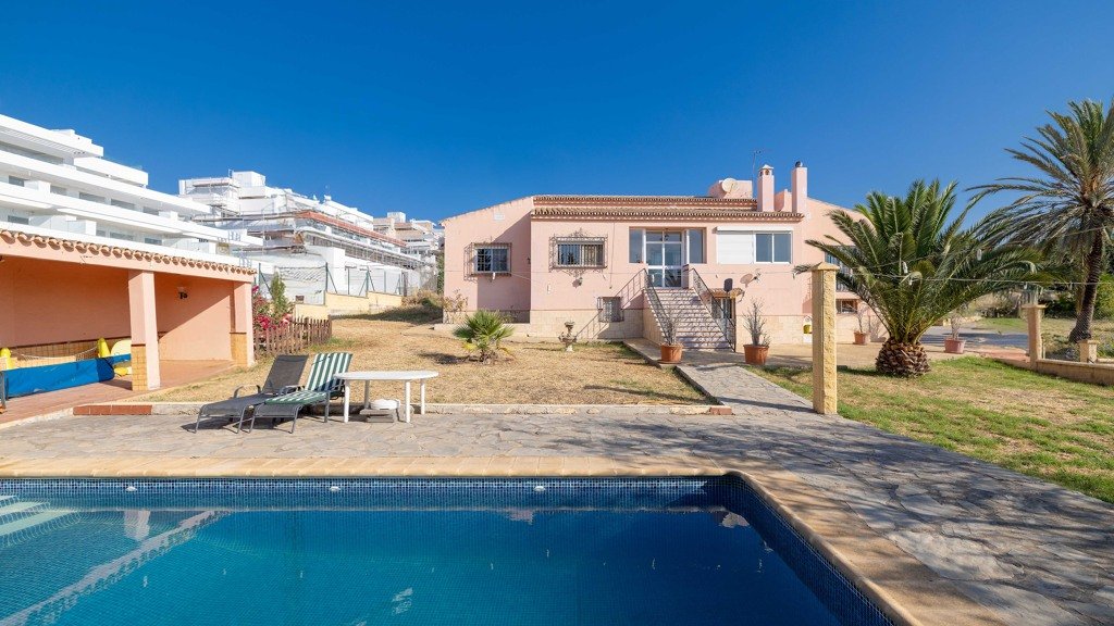 Villa in Estepona, Malaga, Spain 6 bedrooms, 264 sq.m. No. 124814