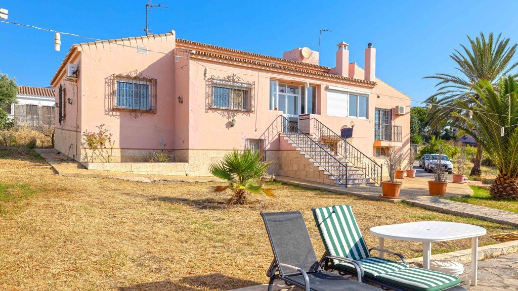 Villa in Estepona, Malaga, Spain 6 bedrooms, 264 sq.m. No. 124814