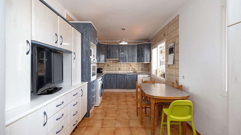 Villa in Estepona, Malaga, Spain 6 bedrooms, 264 sq.m. No. 124814