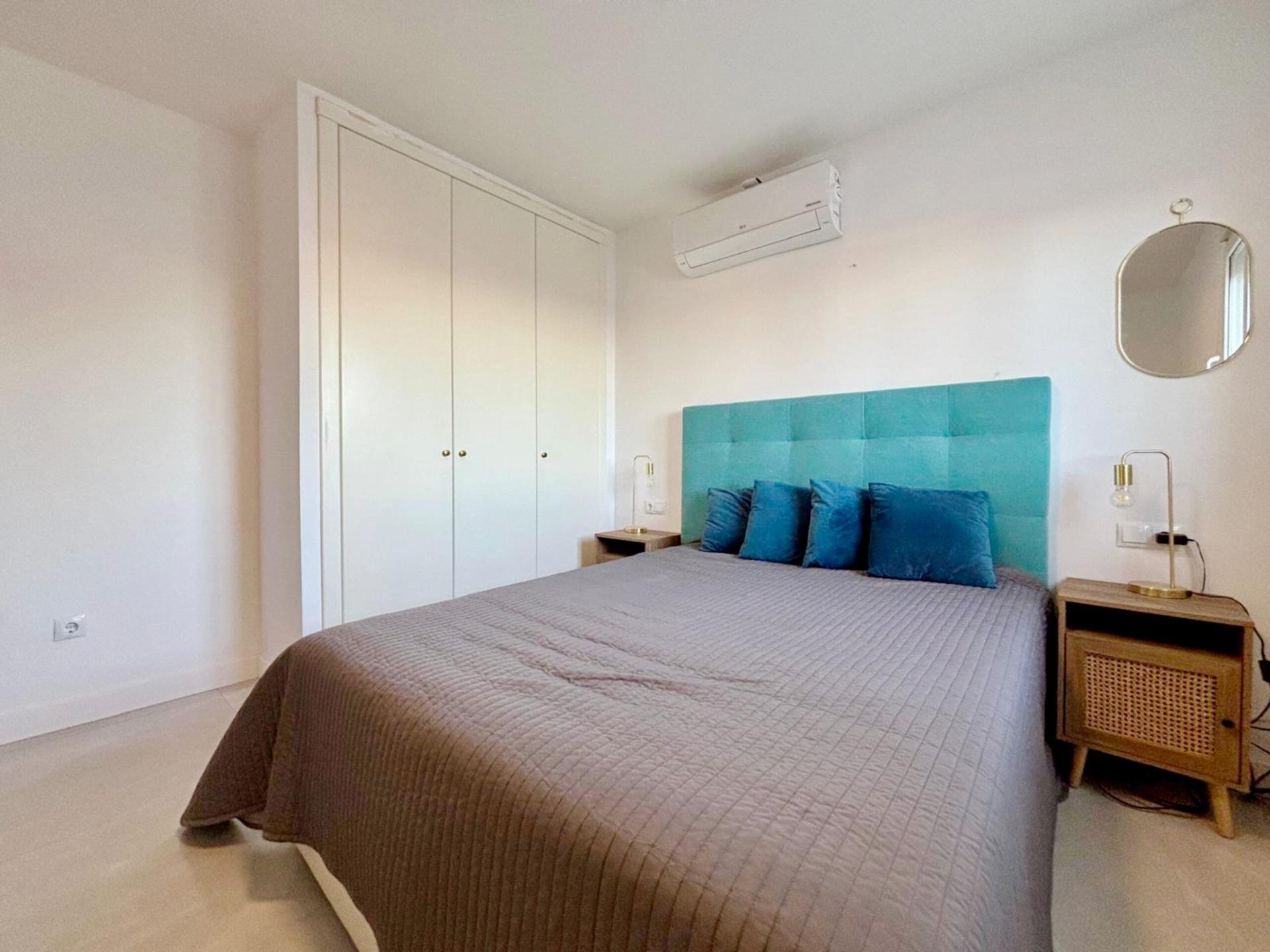 House à San Miguel de Salinas, Alicante, Espagne 4 chambres, 300 m2 No. 128697