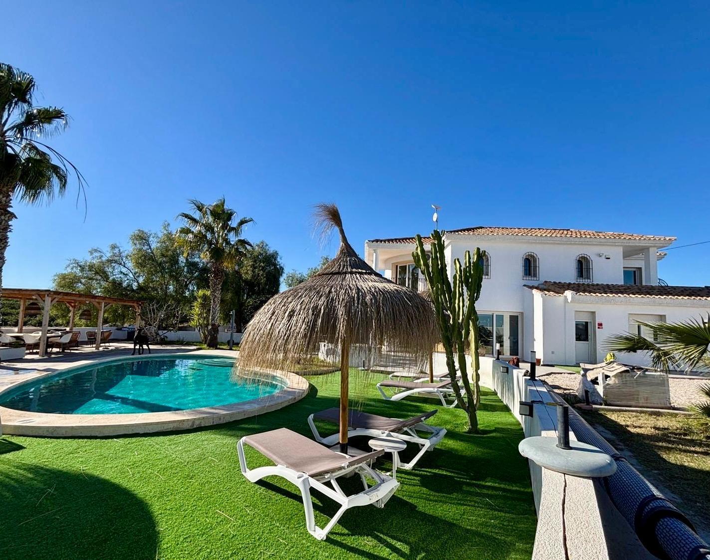 House à San Miguel de Salinas, Alicante, Espagne 4 chambres, 300 m2 No. 128697